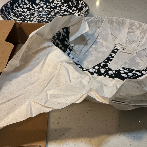 NIB Golden Rabbit Set of 4 Black Swirl Pasta Plates - Picture 9 of 13